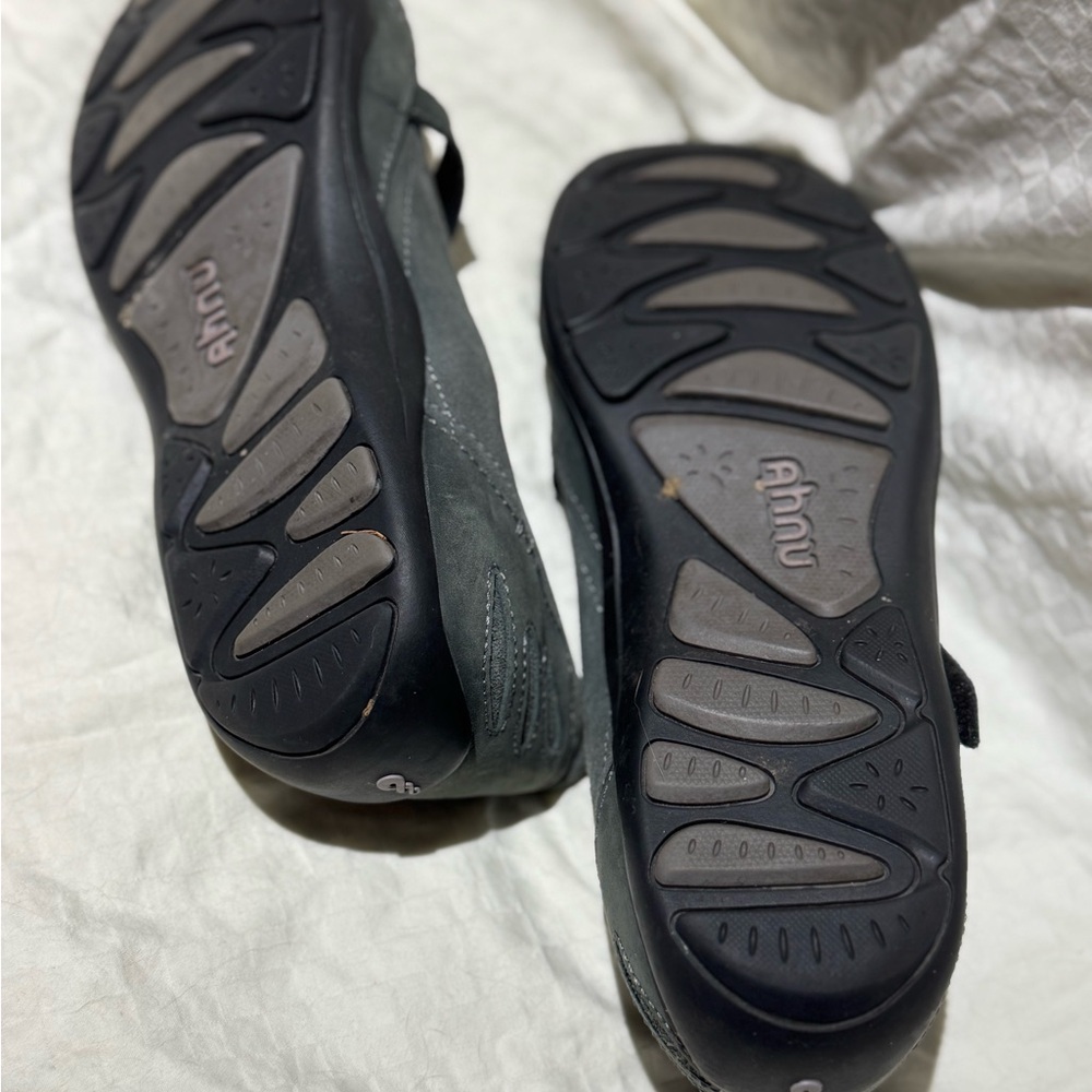 Grey Ahnu Mary Jane Flats size 10 EUC - Picture 2 of 3